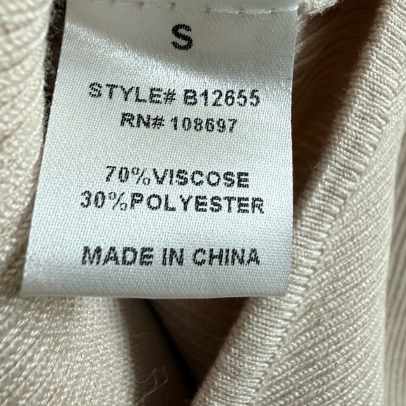 Sweet Rain Cream Ribbed Knit Top Bodysuit Faux Fur neckline Size S - Picture 7 of 8